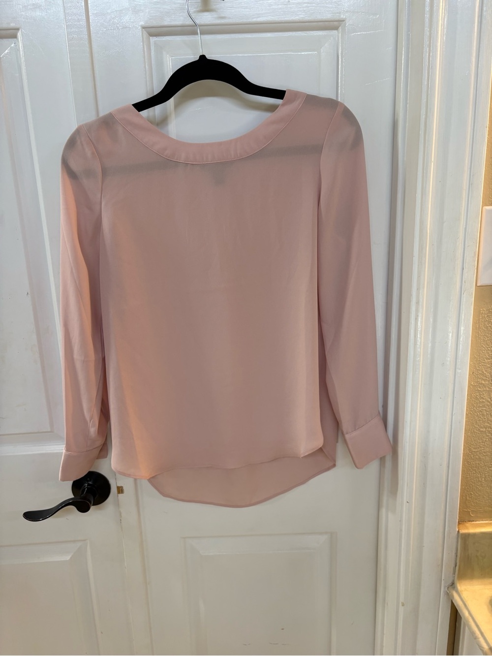 Banana Republic Light Pink Long-Sleeve Women's Blouse - Elegant Crew Neck